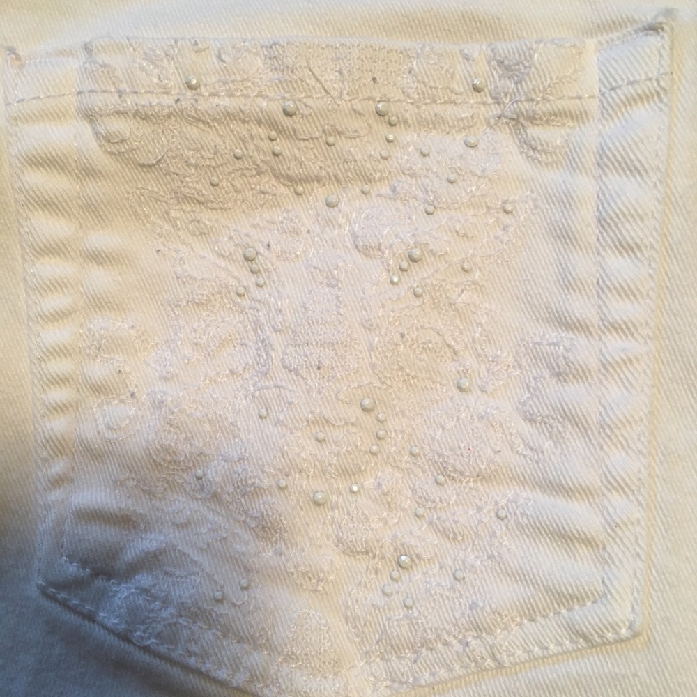 White capris slimming